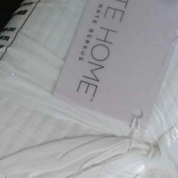 NWT. Nate  Home by Nate Berkus Coton Matelassee Fringe Blanket - Picture 4 of 6